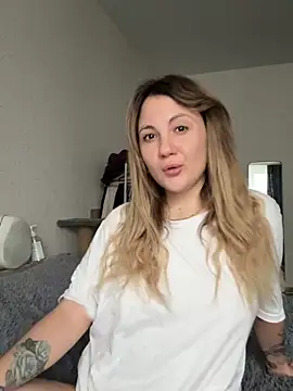 mollygirll online show from 11-18-25, 11:03