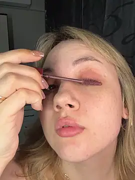 Snapshot of mollygirll chatting on 04-04-26, 08:06 mollygirll online show from 04-04-26, 08:06