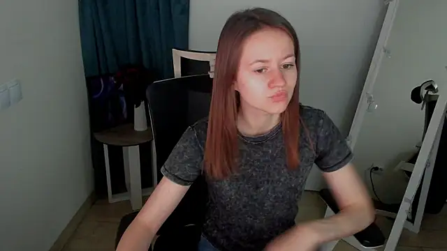 Snapshot of Catherine_e chatting on 09-08-25, 06:18 Catherine e online show from 09-08-25, 06:18