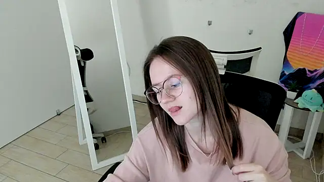 Snapshot of Catherine_e chatting on 09-11-25, 06:30 Catherine e online show from 09-11-25, 06:30