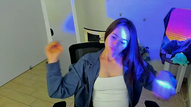 Snapshot of Catherine_e chatting on 10-04-25, 06:17 Catherine e online show from 10-04-25, 06:17