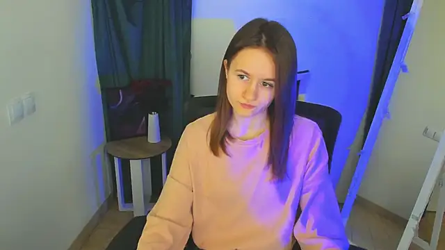 Snapshot of Catherine_e chatting on 10-05-25, 06:28 Catherine e online show from 10-05-25, 06:28