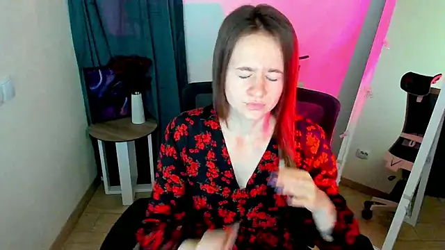 Snapshot of Catherine_e chatting on 10-07-25, 07:33 Catherine e online show from 10-07-25, 07:33