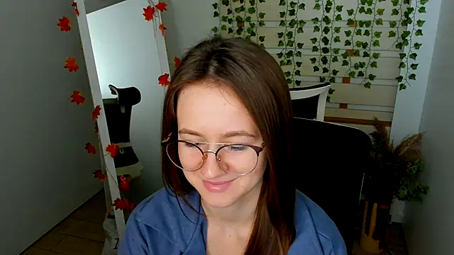 Snapshot of Catherine_e chatting on 10-08-25, 06:27 Catherine e online show from 10-08-25, 06:27