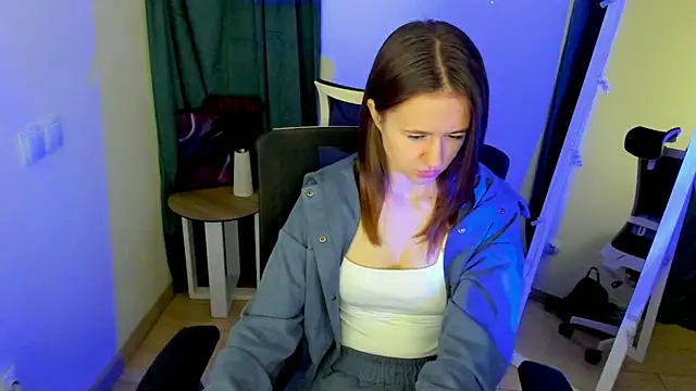 Snapshot of Catherine_e chatting on 10-09-25, 06:39 Catherine e online show from 10-09-25, 06:39