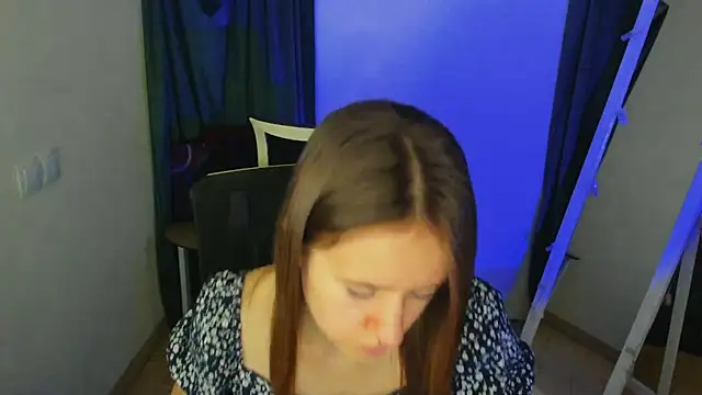 Snapshot of Catherine_e chatting on 10-13-25, 06:41 Catherine e online show from 10-13-25, 06:41