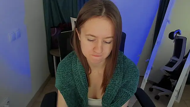 Snapshot of Catherine_e chatting on 10-14-25, 06:20 Catherine e online show from 10-14-25, 06:20