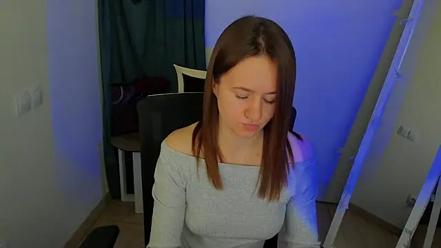 Snapshot of Catherine_e chatting on 10-20-25, 06:52 Catherine e online show from 10-20-25, 06:52