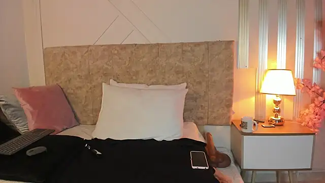 angelinarouse  online show from 12-22-25, 05:04