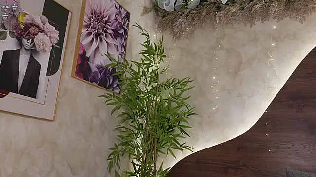 mia lacy  online show from 12-19-25, 07:43