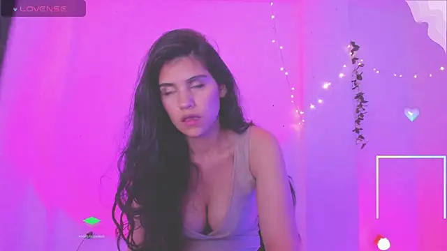 Gia Blair online show from 05-13-26, 07:33