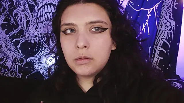 Snapshot of mikaskullcs chatting on 10-07-25, 04:42 mikaskullcs online show from 10-07-25, 04:42