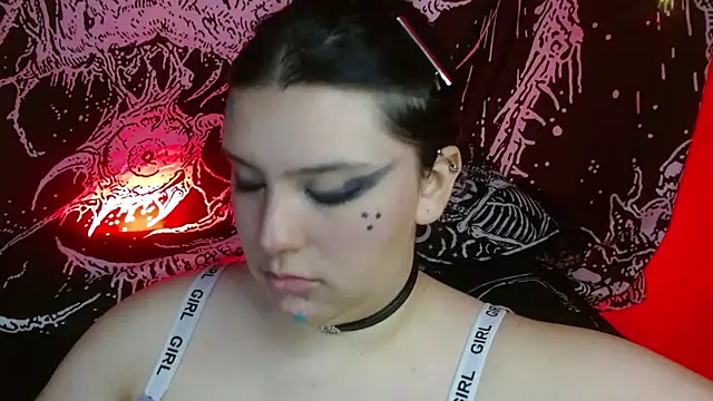 Snapshot of mikaskullcs chatting on 10-20-25, 12:11 mikaskullcs online show from 10-20-25, 12:11