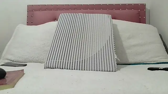 Snapshot of Valeriana00 chatting on 10-04-25, 10:19 Valeriana00 online show from 10-04-25, 10:19