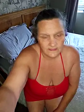 MissQueenBeex online show from 10-16-25, 04:19