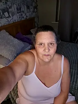 MissQueenBeex online show from 11-14-25, 08:18