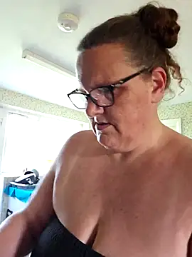 MissQueenBeex online show from 05-01-26, 03:49