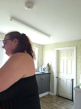 MissQueenBeex online show from 05-04-26, 03:30