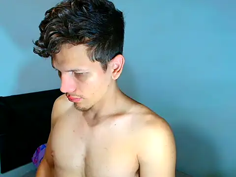Snapshot of kevinkewman chatting on 07-15-26, 01:16 kevinkewman online show from 07-15-26, 01:16