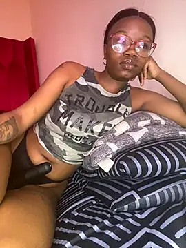 YummyMelanin117 online show from 10-19-25, 07:20