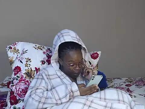 Snapshot of YummyMelanin117 chatting on 03-20-26, 12:15 YummyMelanin117 online show from 03-20-26, 12:15