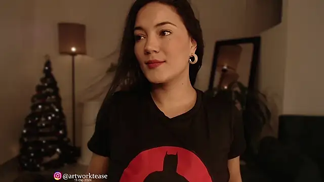 Snapshot of Artworktease chatting on 12-11-24, 06:09 Artworktease online show from 12-11-24, 06:09