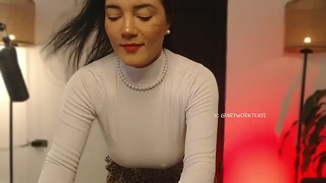 Snapshot of Artworktease chatting on 03-12-25, 06:33 Artworktease online show from 03-12-25, 06:33