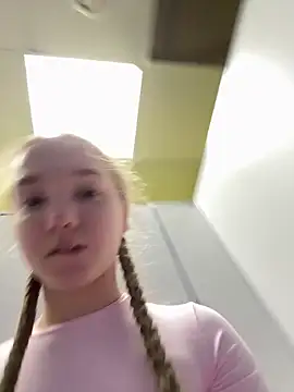 Snapshot of bambi_lu chatting on 11-24-25, 03:28 bambi lu online show from 11-24-25, 03:28