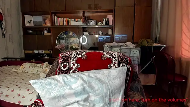 Snapshot of AngelaSwan chatting on 09-14-25, 02:16 AngelaSwan online show from 09-14-25, 02:16