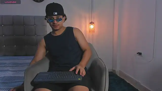 samxx muscle online show from 12-15-25, 03:16