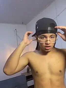 Snapshot of samxx_muscle chatting on 04-13-26, 01:49 samxx muscle online show from 04-13-26, 01:49