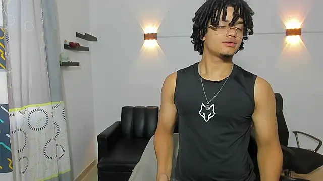 Snapshot of samxx_muscle chatting on 05-18-26, 02:45 samxx muscle online show from 05-18-26, 02:45
