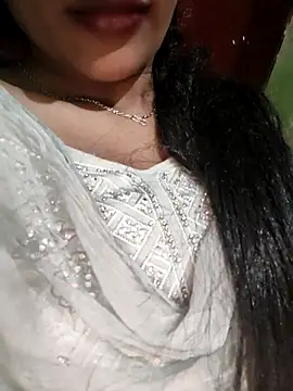 Snapshot of Eshwari_Chopra chatting on 02-13-26, 04:14 Eshwari Chopra online show from 02-13-26, 04:14