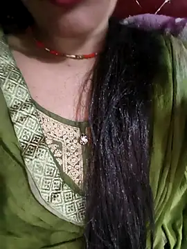 Snapshot of Eshwari_Chopra chatting on 02-18-26, 03:35 Eshwari Chopra online show from 02-18-26, 03:35