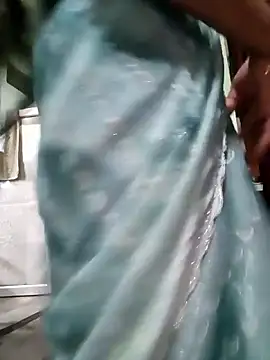 Snapshot of Eshwari_Chopra chatting on 02-21-26, 04:13 Eshwari Chopra online show from 02-21-26, 04:13