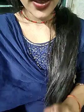 Snapshot of Eshwari_Chopra chatting on 02-27-26, 05:02 Eshwari Chopra online show from 02-27-26, 05:02