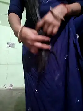 Snapshot of Eshwari_Chopra chatting on 03-08-26, 03:10 Eshwari Chopra online show from 03-08-26, 03:10