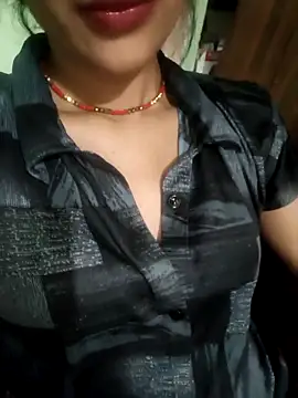 Snapshot of Eshwari_Chopra chatting on 04-03-26, 03:37 Eshwari Chopra online show from 04-03-26, 03:37