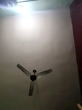 Snapshot of Eshwari_Chopra chatting on 04-12-26, 04:17 Eshwari Chopra online show from 04-12-26, 04:17