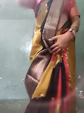 Snapshot of Eshwari_Chopra chatting on 05-10-26, 05:12 Eshwari Chopra online show from 05-10-26, 05:12