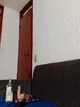 Snapshot of dulcewitch chatting on 10-15-25, 02:06 dulcewitch online show from 10-15-25, 02:06