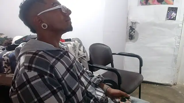 Snapshot of Cobra__Egipcia chatting on 10-16-25, 12:33 Cobra Egipcia online show from 10-16-25, 12:33