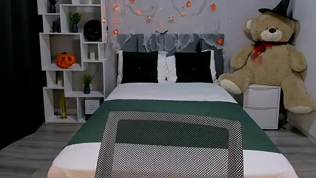 MelanieAlves online show from 10-14-25, 12:28