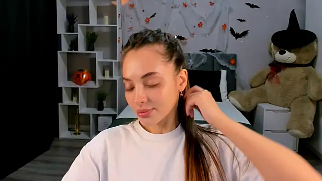 MelanieAlves online show from 10-17-25, 07:44