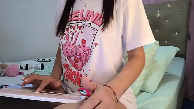 Snapshot of sofia8428 chatting on 03-02-26, 11:44 sofia8428 online show from 03-02-26, 11:44