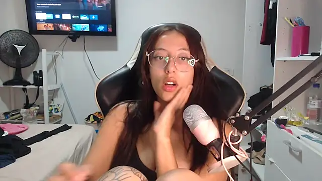 Snapshot of babygirlfree chatting on 03-17-26, 02:05 babygirlfree online show from 03-17-26, 02:05