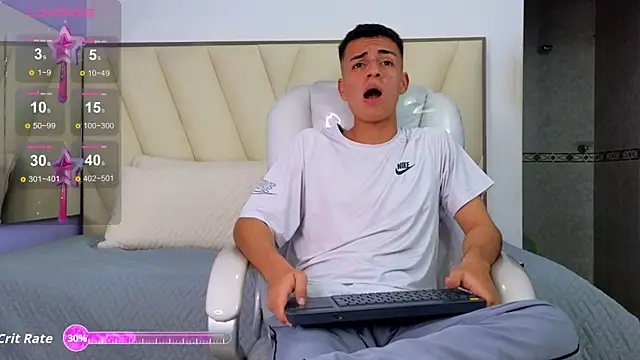 Hotboy21  online show from 09-13-25, 03:50