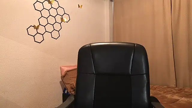 amelia hall online show from 10-25-25, 06:13