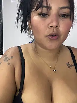 Snapshot of sashaoficial_ chatting on 03-19-26, 12:25 sashaoficial online show from 03-19-26, 12:25