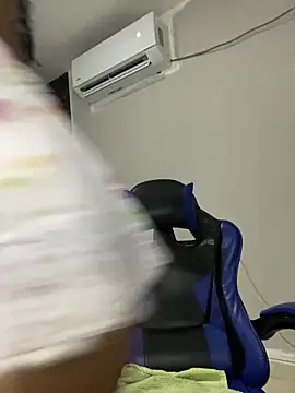 Snapshot of sashaoficial_ chatting on 03-21-26, 11:30 sashaoficial online show from 03-21-26, 11:30